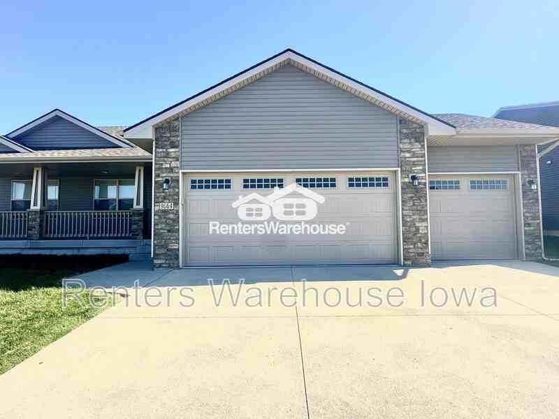 9664 Alderwood Dr - Photo 2 of 40