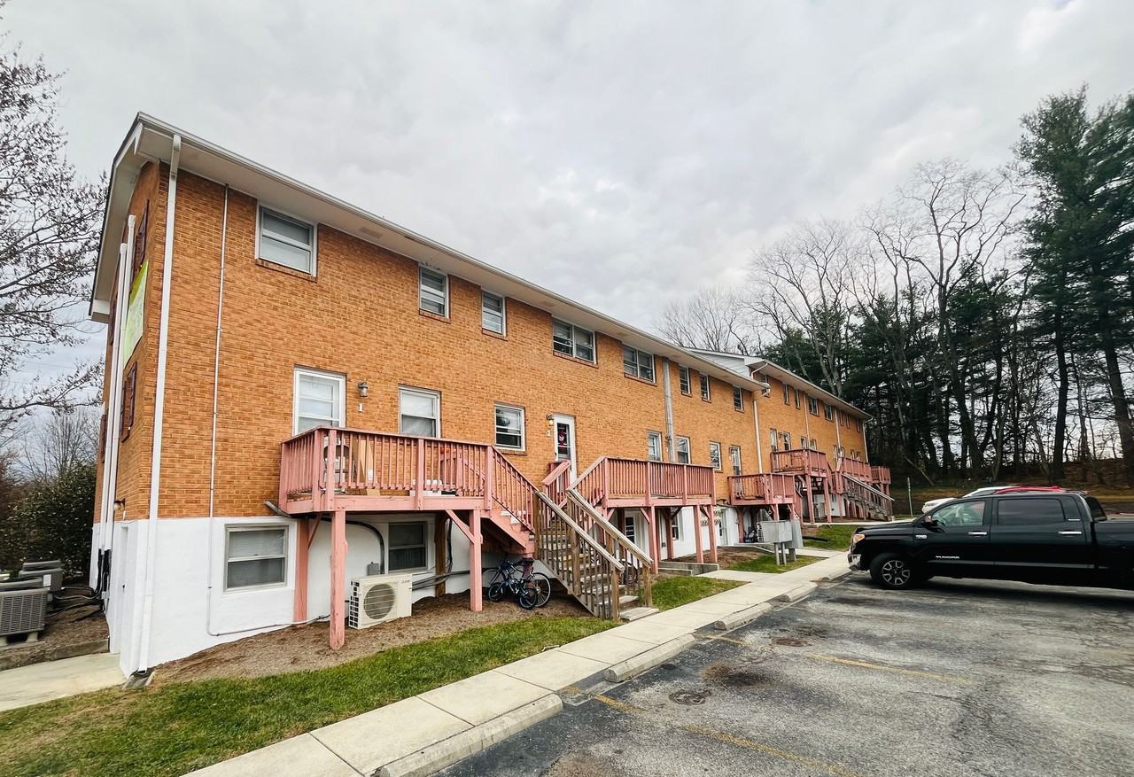 1407 Toms Creek Rd - Photo 2 of 6