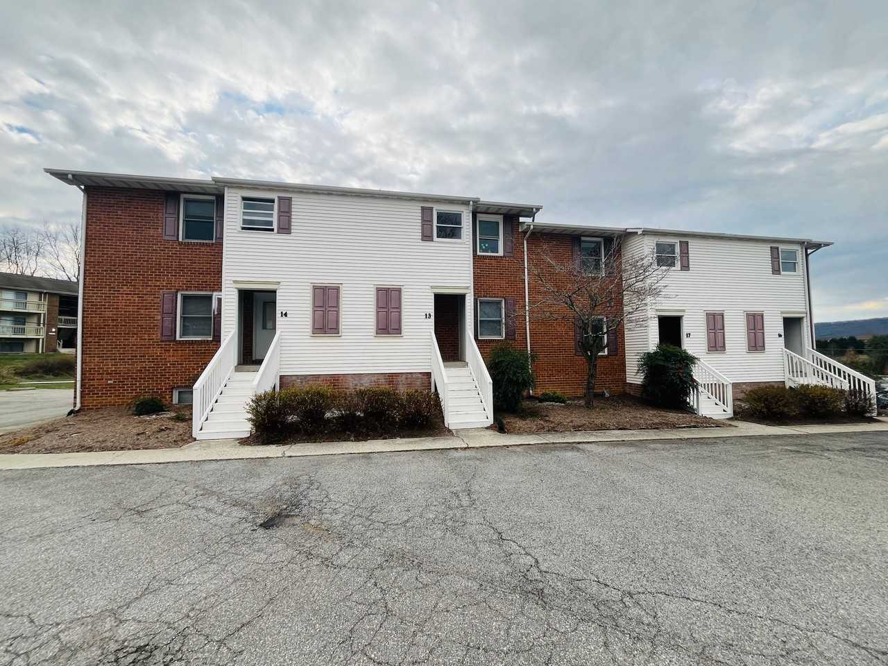 1407 Toms Creek Rd - Photo 3 of 6