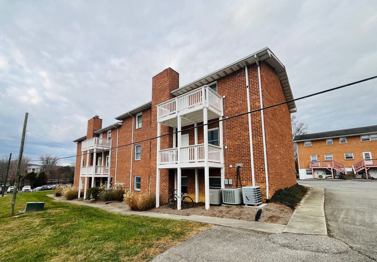 1407 Toms Creek Rd - Photo 4 of 6