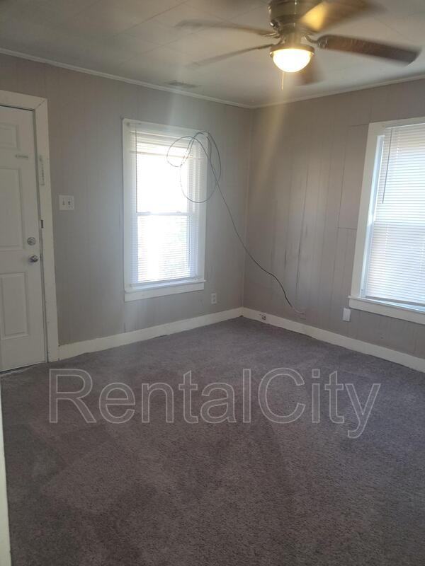 921 W Wheeler St - Photo 2 of 9