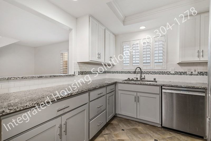 5927 Mildred St - Photo 2 of 20