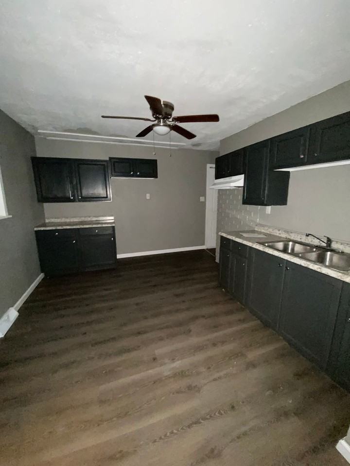 309 Green St - Photo 4 of 25