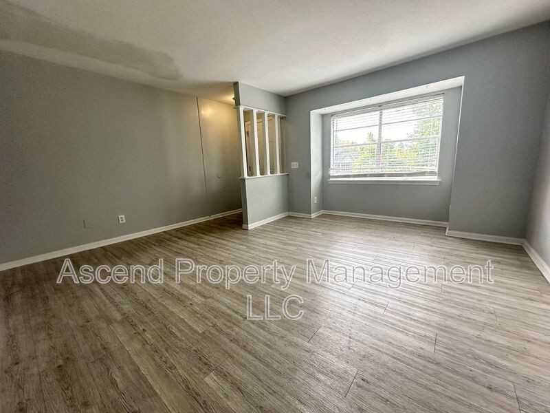 2410 Lyndon Ave #8 - Photo 2 of 12