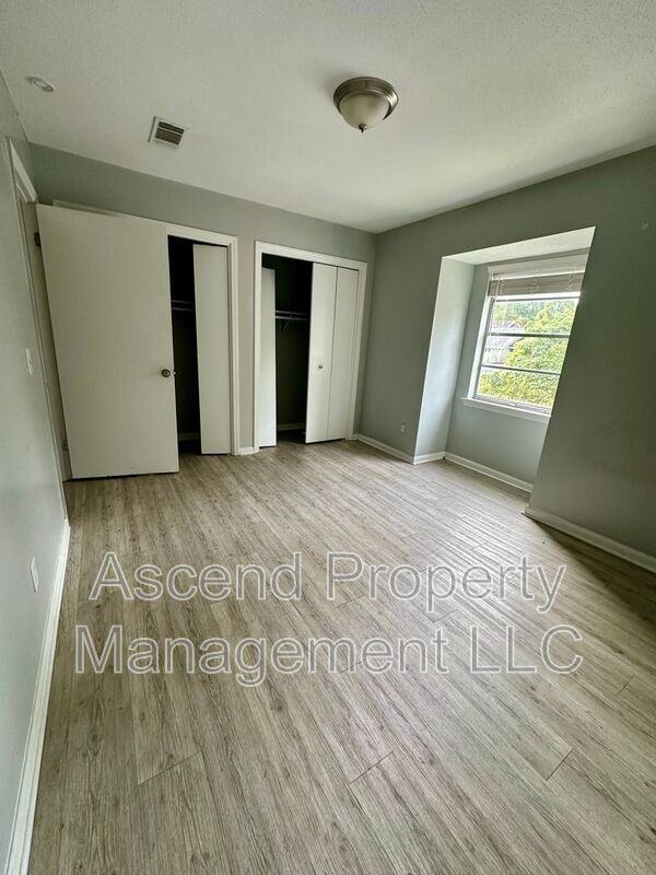 2410 Lyndon Ave #8 - Photo 7 of 12