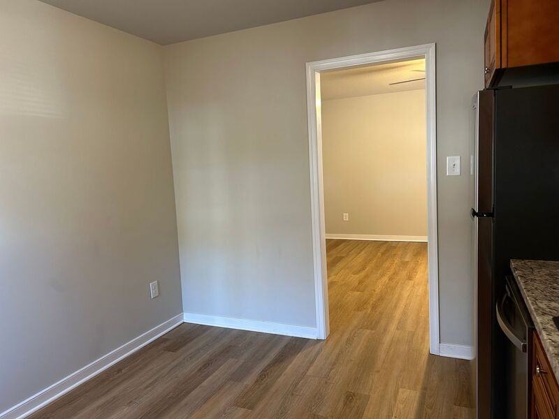 15801 Meridian Ave - Photo 2 of 12