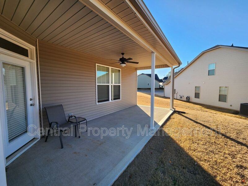 512 Dottie Ct - Photo 4 of 27