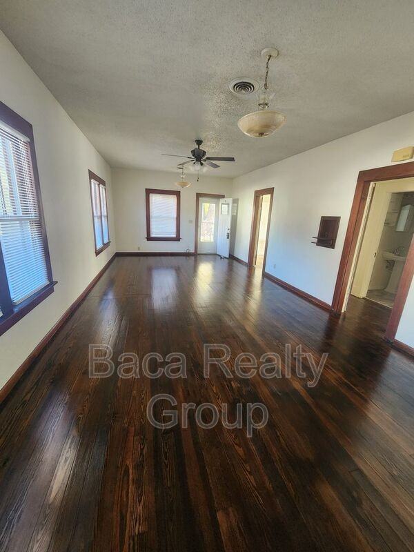 115 N Elm St - Photo 3 of 13