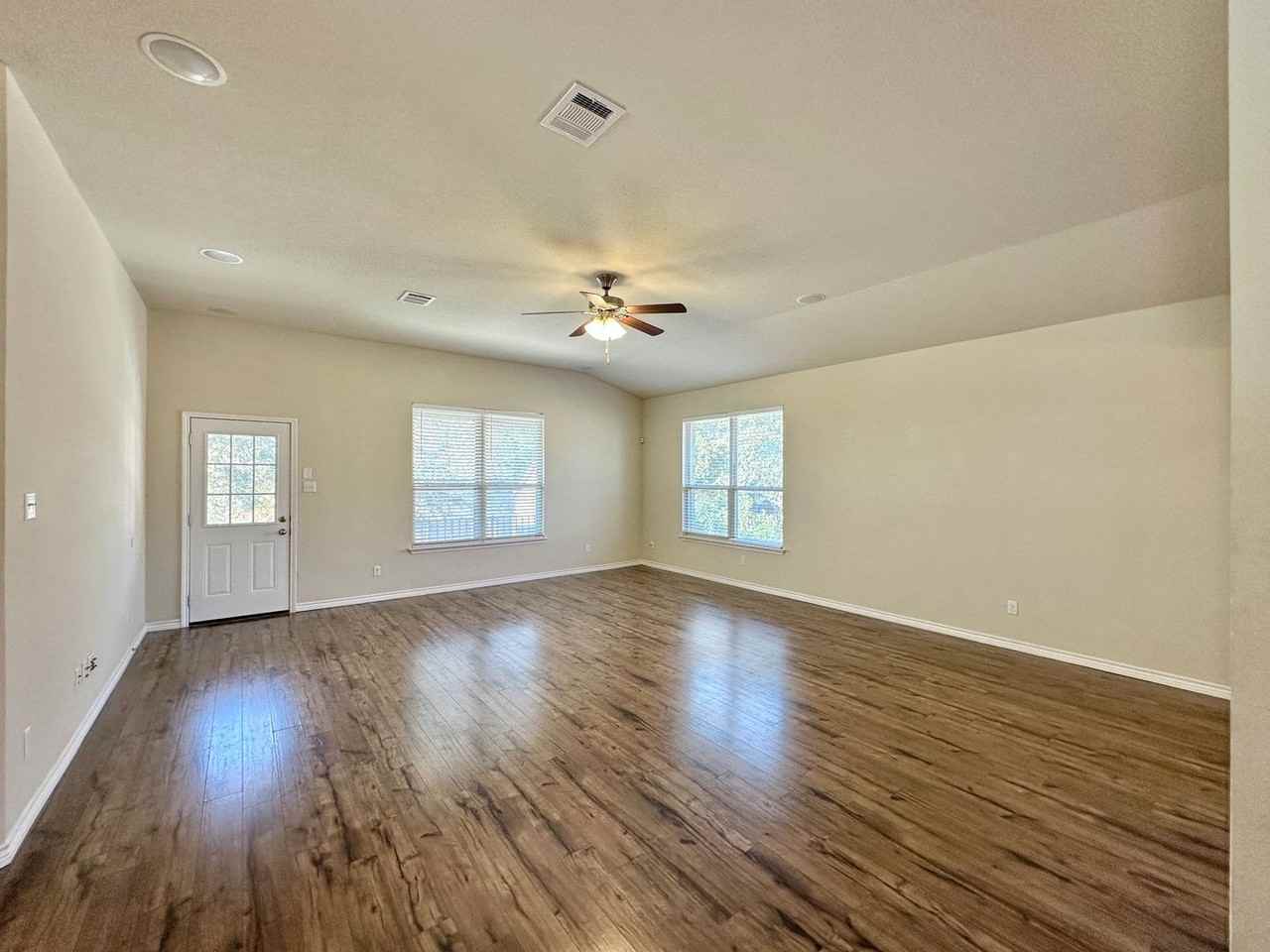 3383 Vineyard Trl - Photo 4 of 44