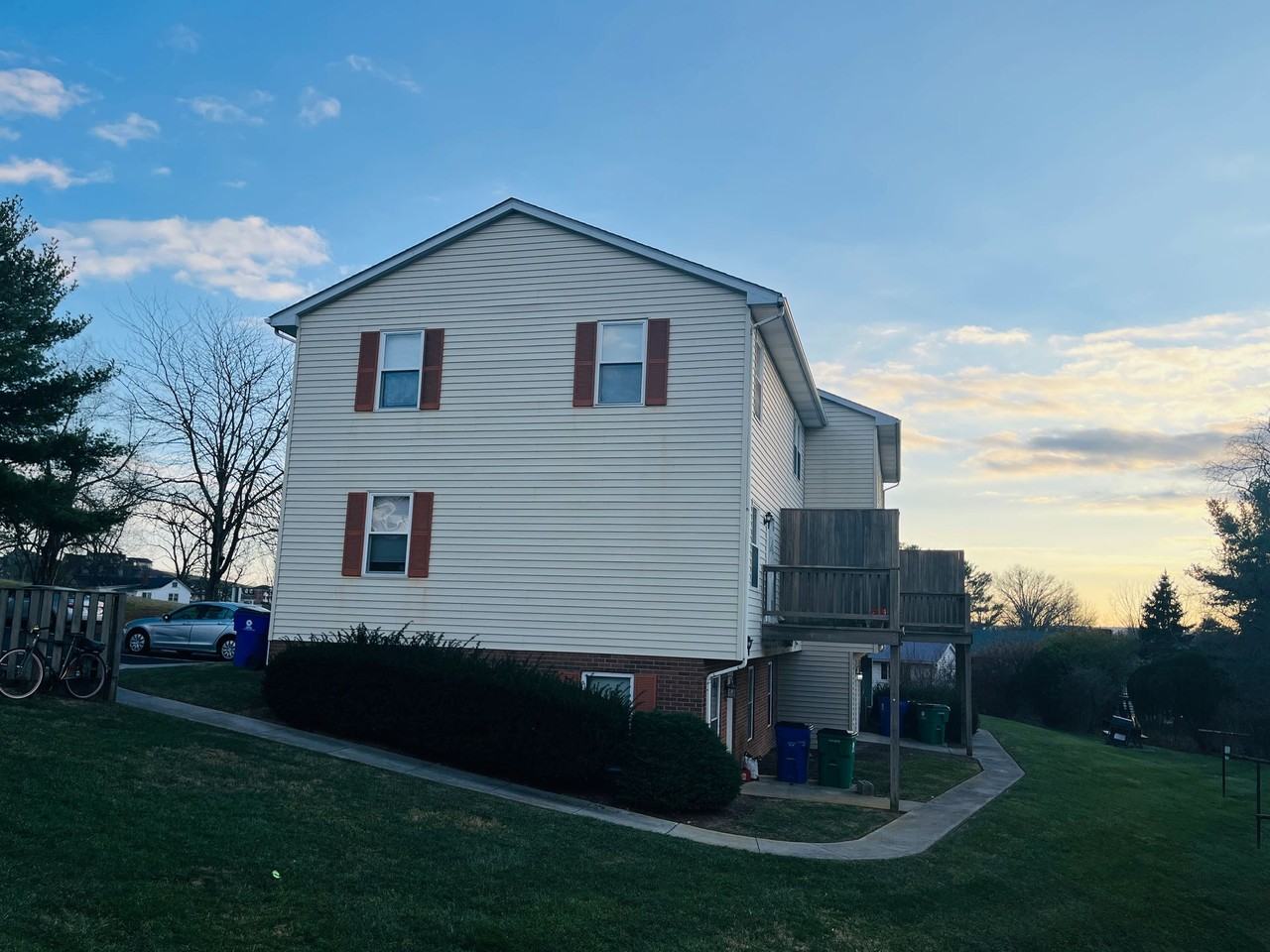 2 Bedroom, 1 Bath Apartment - Photo 3 of 8