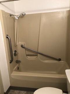 Hidden Creek Manor - Photo 5 of 9