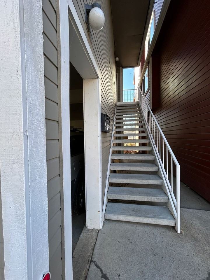 3021 Kings Ridge Blvd #2 - Photo 3 of 20