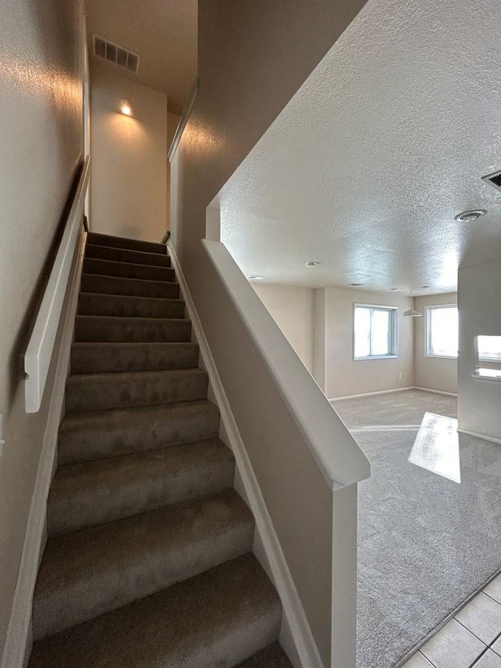 3021 Kings Ridge Blvd #2 - Photo 4 of 20