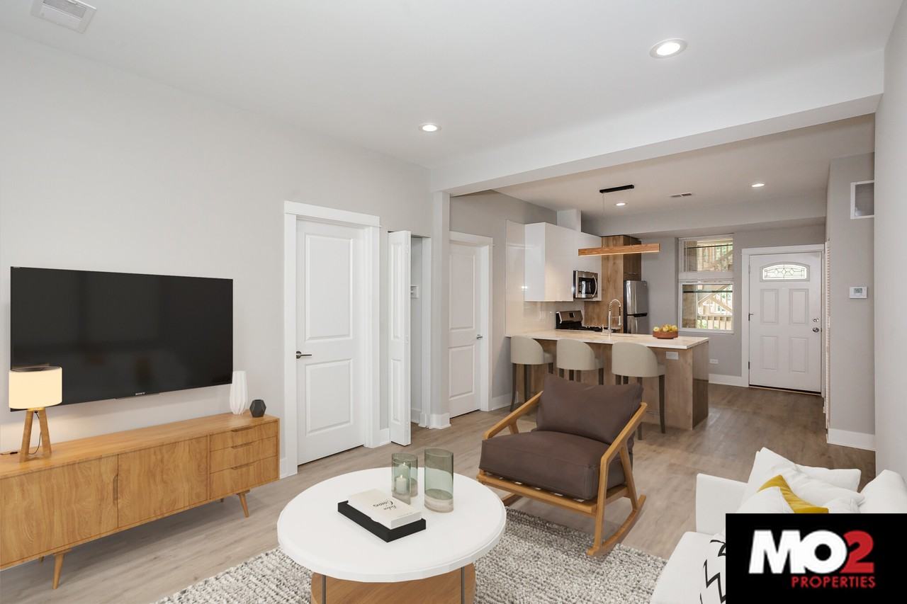 3051 W Cortland St #2 - Photo 2 of 4