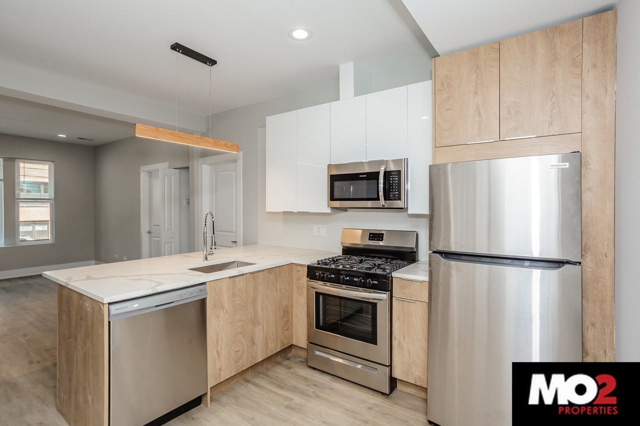 3051 W Cortland St #2 - Photo 4 of 4