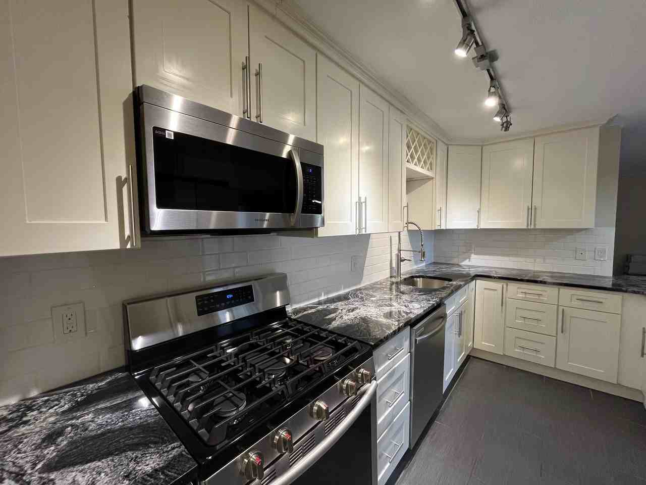 Beacon Hill 19 - Photo 2 of 32