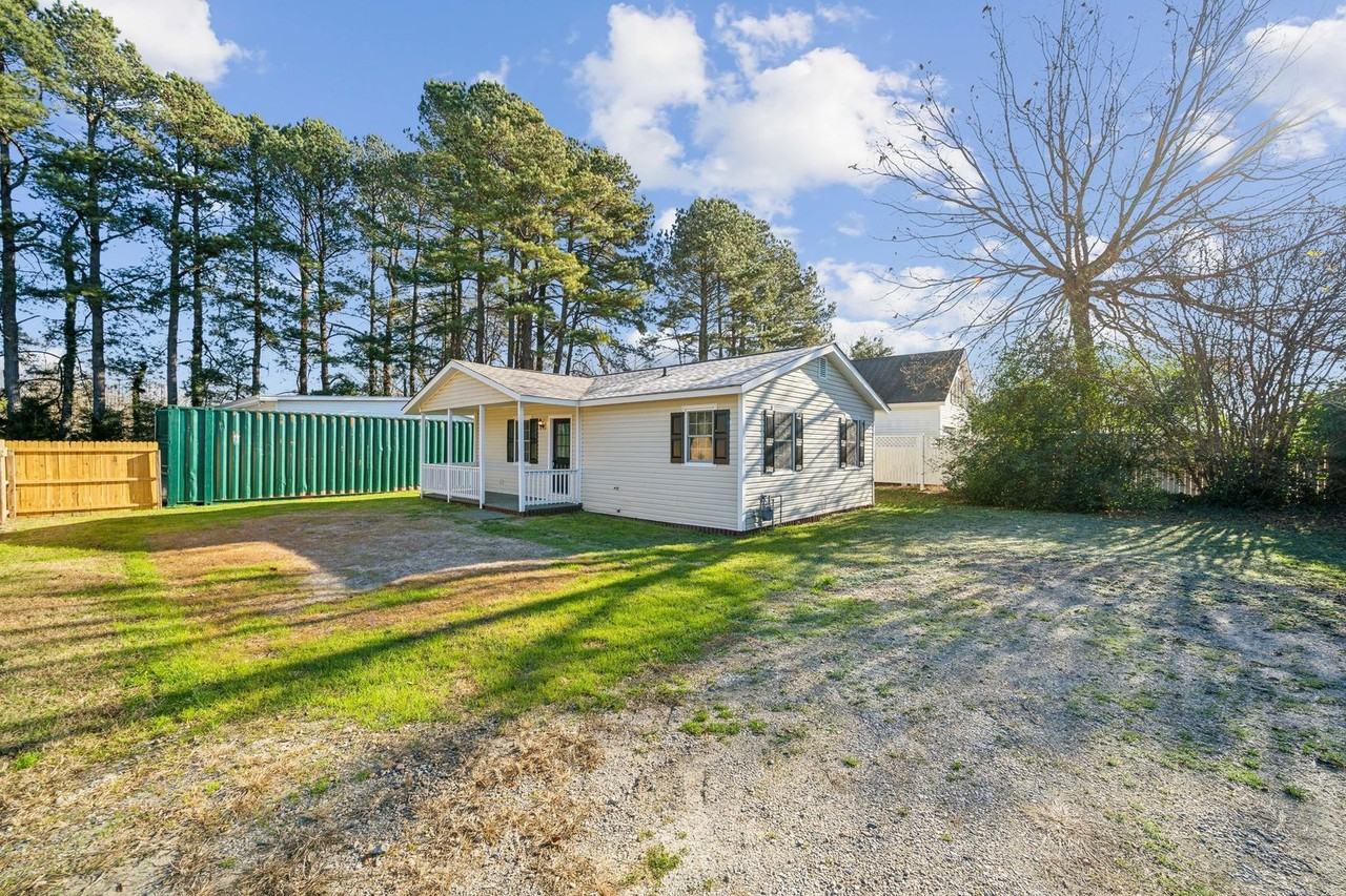 7426 Richmond Rd - Photo 3 of 23