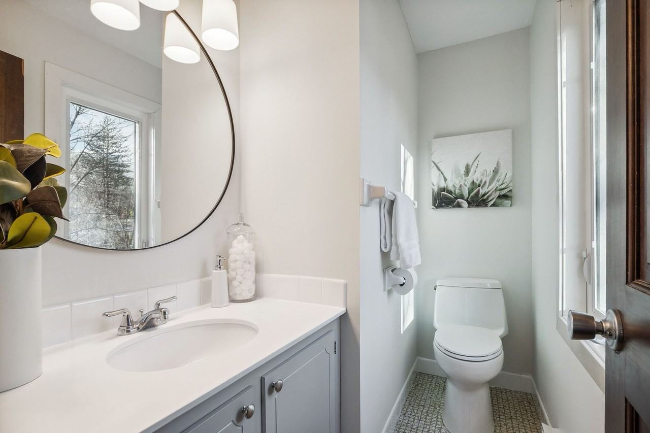 Wayzata Lake Apartments - Photo 6 of 44