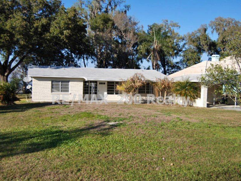 8207 Lakeside Dr - Photo 2 of 12