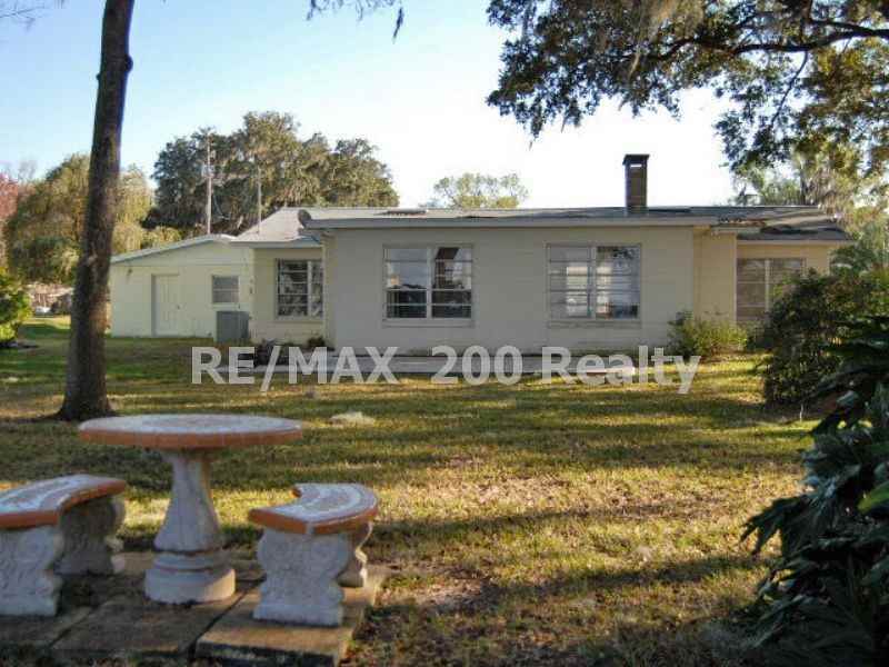 8207 Lakeside Dr - Photo 3 of 12