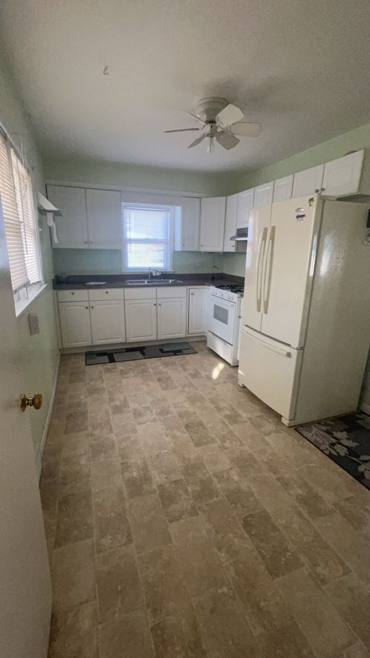 719 Caroline St - Photo 2 of 10