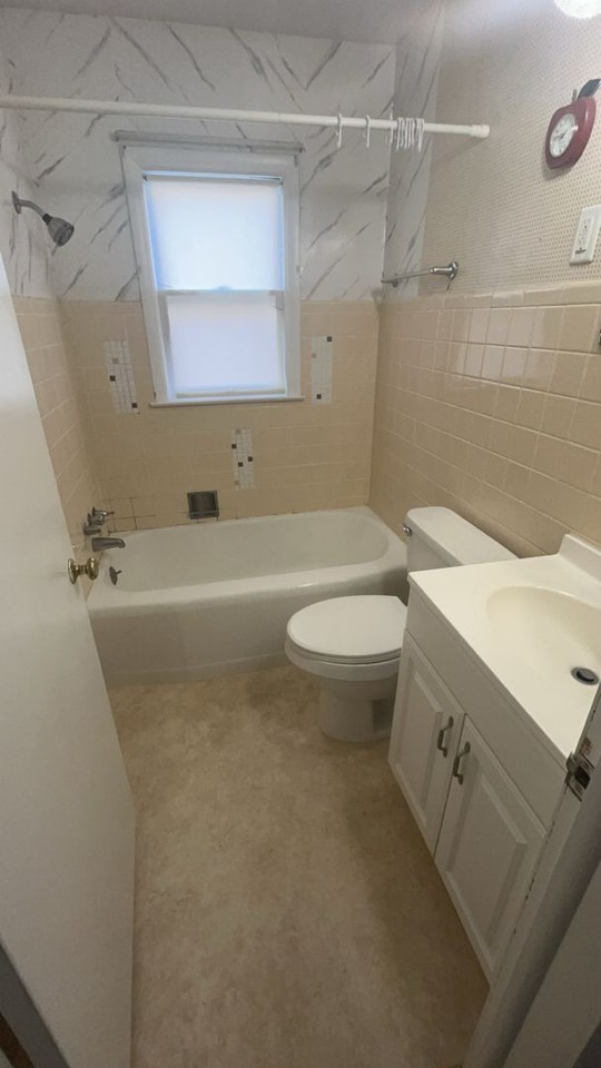 719 Caroline St - Photo 3 of 10