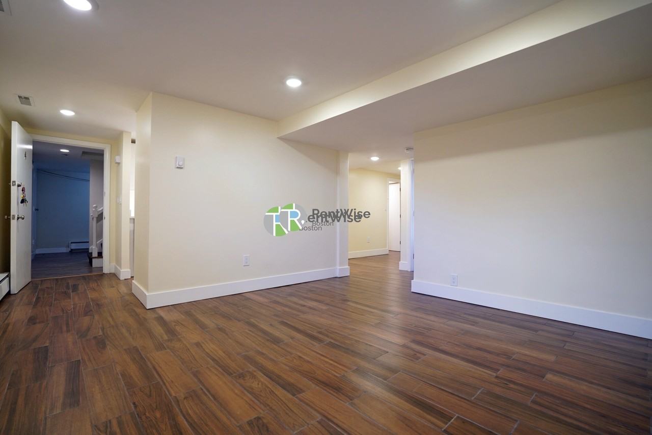 22 Snow St #4 - Photo 5 of 19