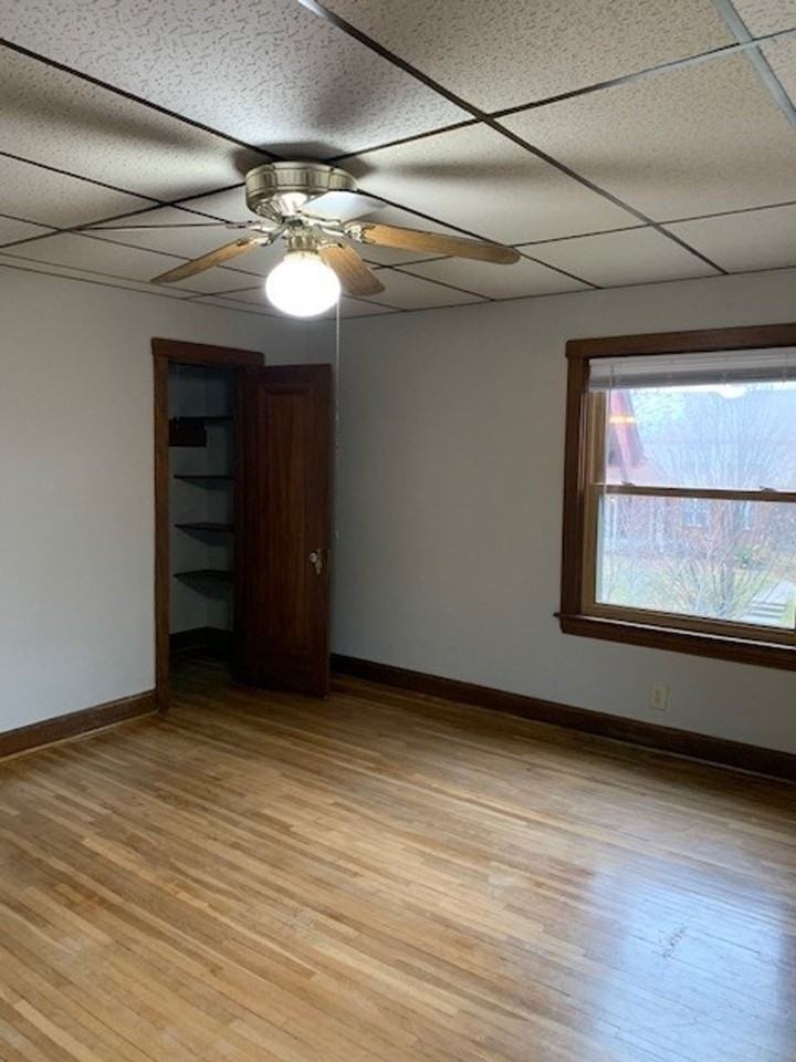 Wyandotte -1 - Photo 3 of 4