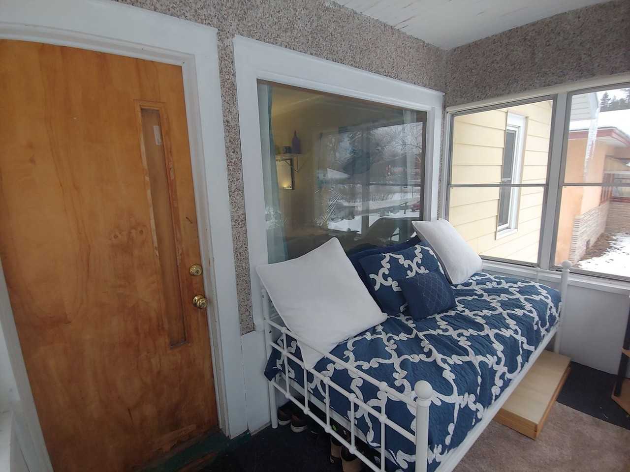 1611 Waverly Ave - Photo 2 of 11