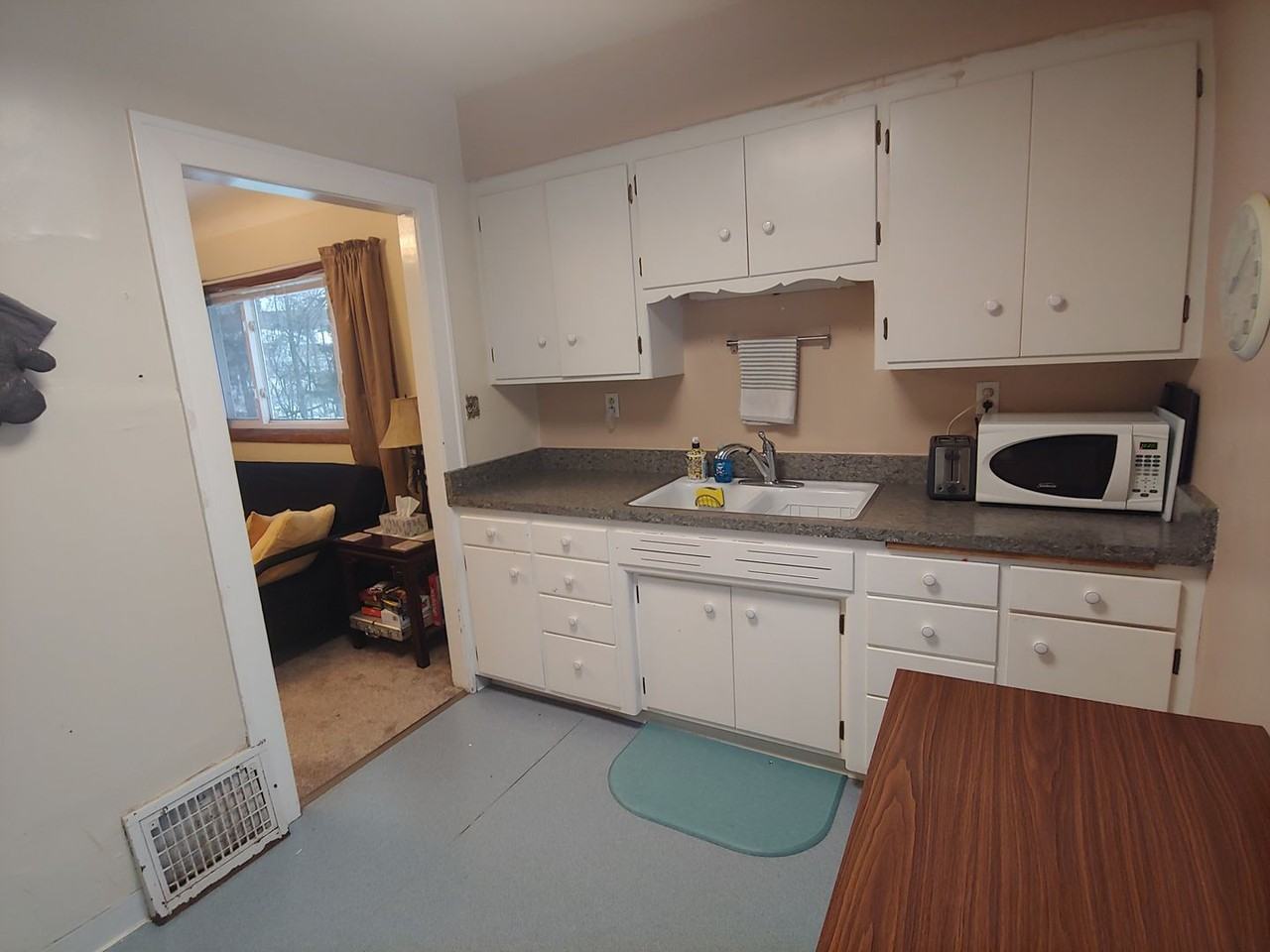 1611 Waverly Ave - Photo 7 of 11