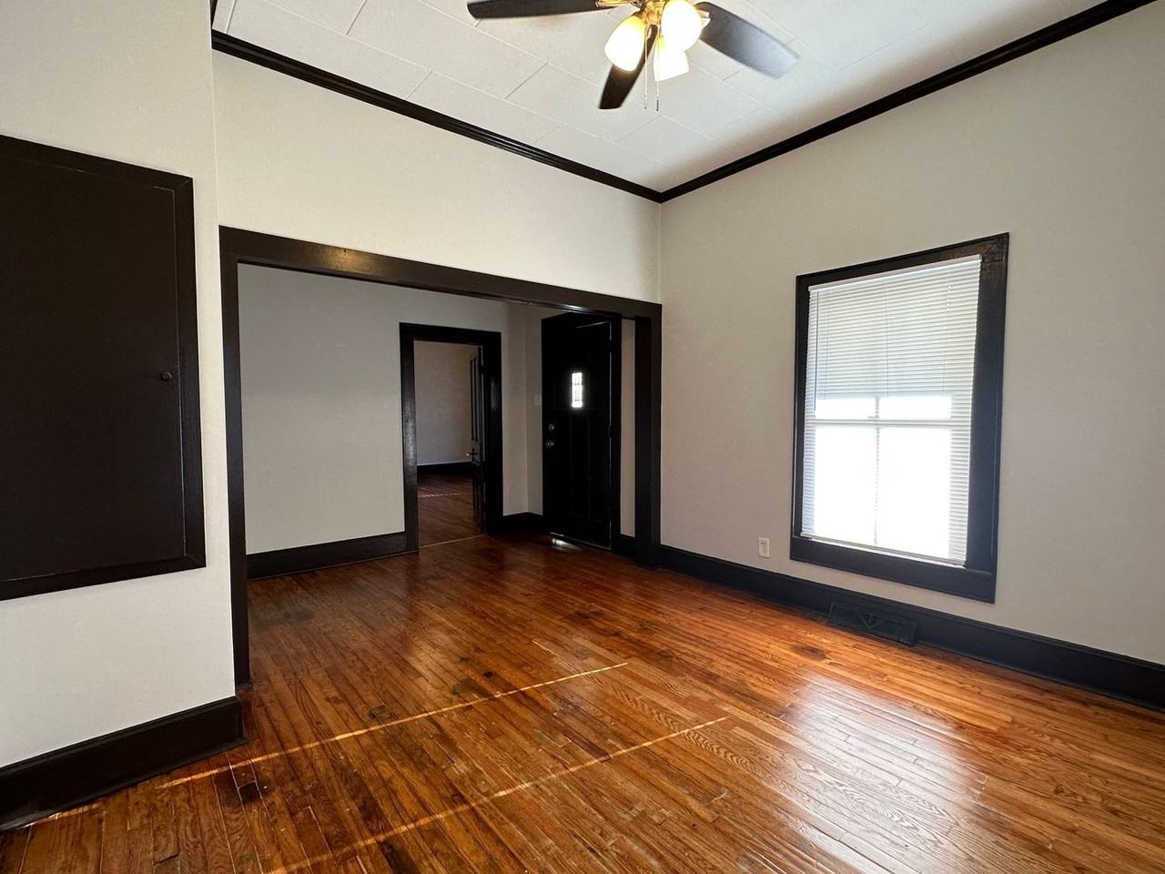 307 Lewis St - Photo 3 of 16