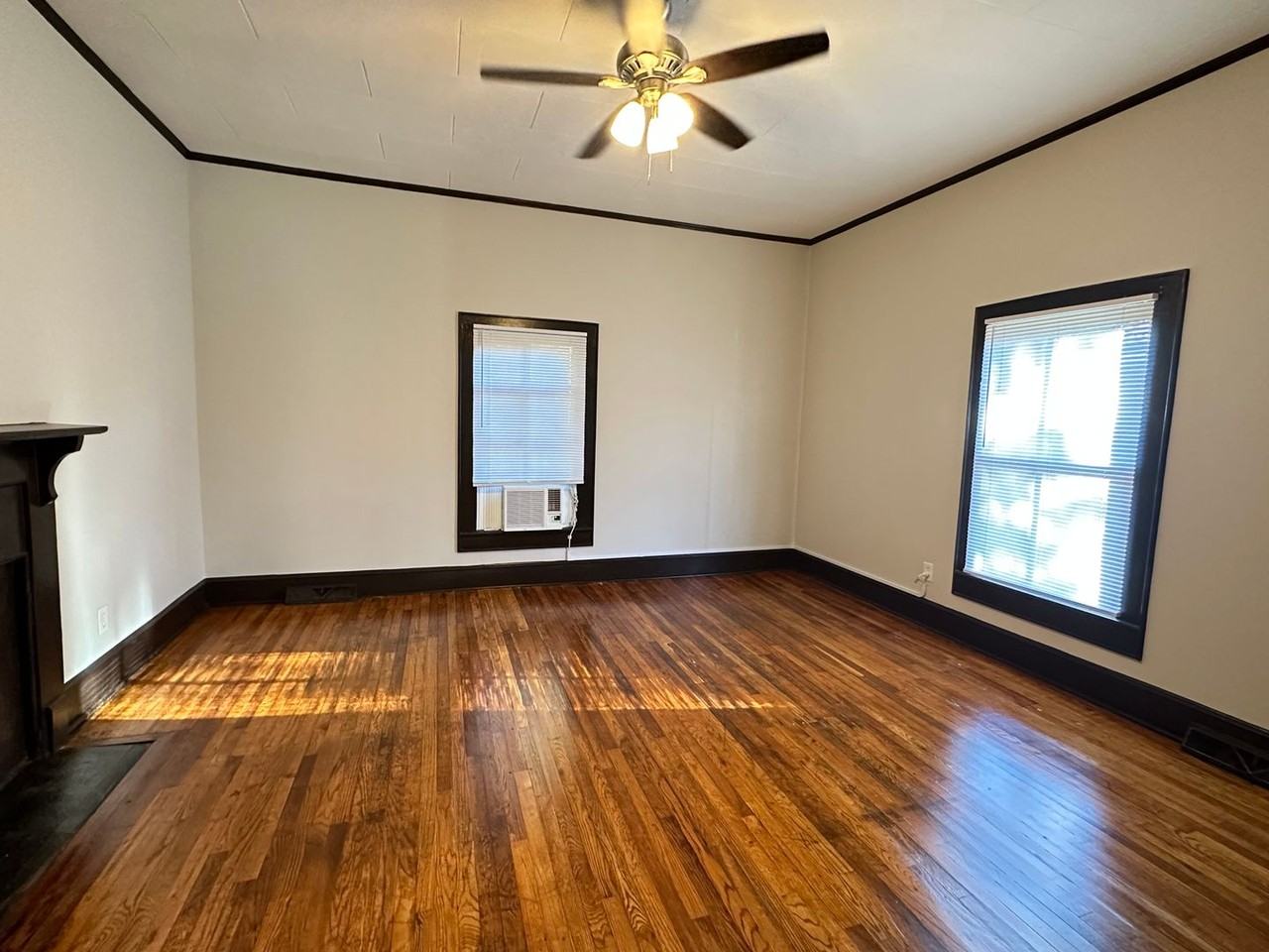 307 Lewis St - Photo 4 of 16