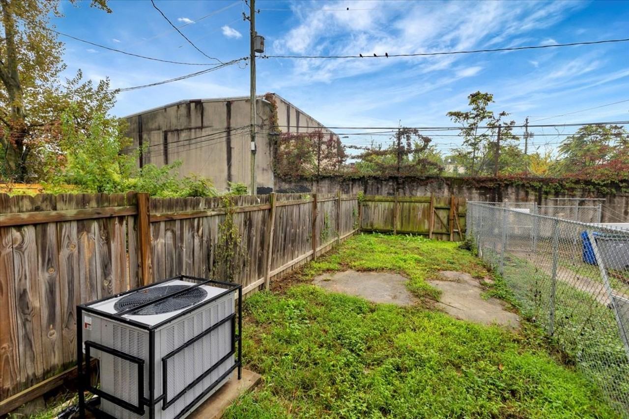 411 E 27th St - Photo 3 of 27