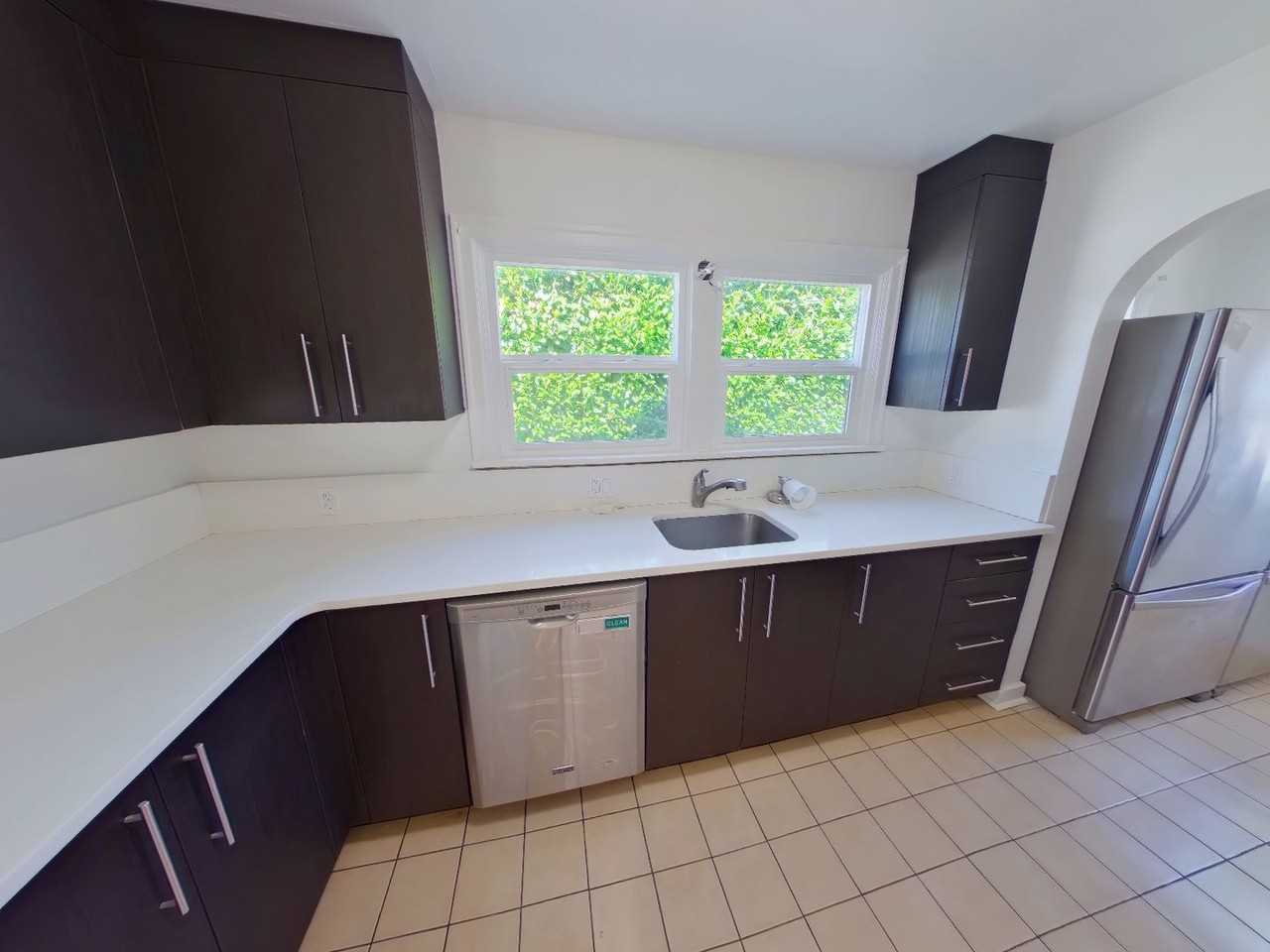 345 Nw 23rd St - Photo 6 of 16