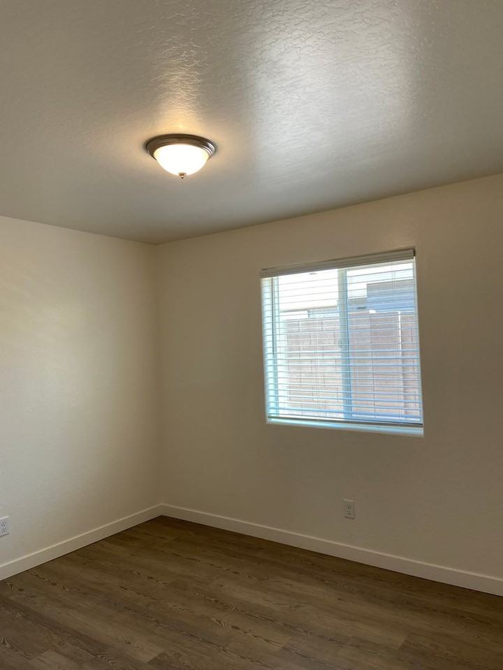 501 E 9th Ave #B - Photo 4 of 9