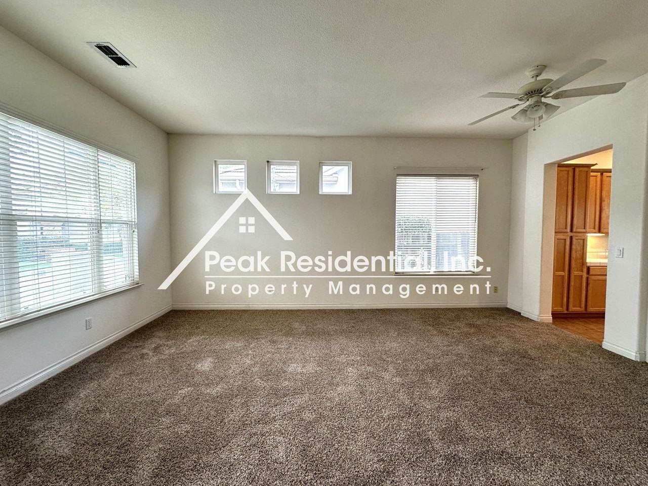 12037 Gold Pointe Ln - Photo 3 of 31