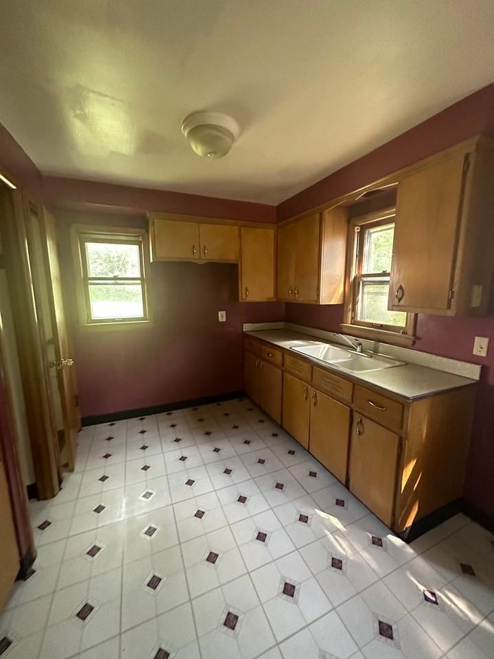 3913 E 99th St - Photo 2 of 6