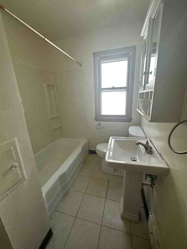 3913 E 99th St - Photo 4 of 6