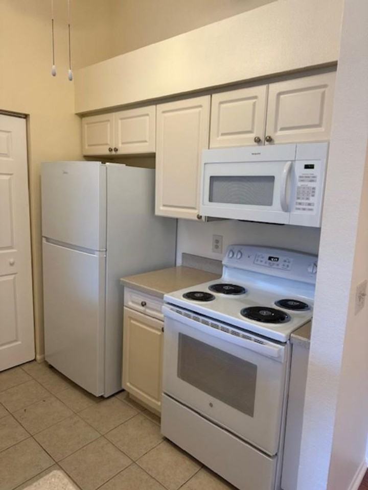 1222 Bermuda Lakes Ln - Photo 3 of 13