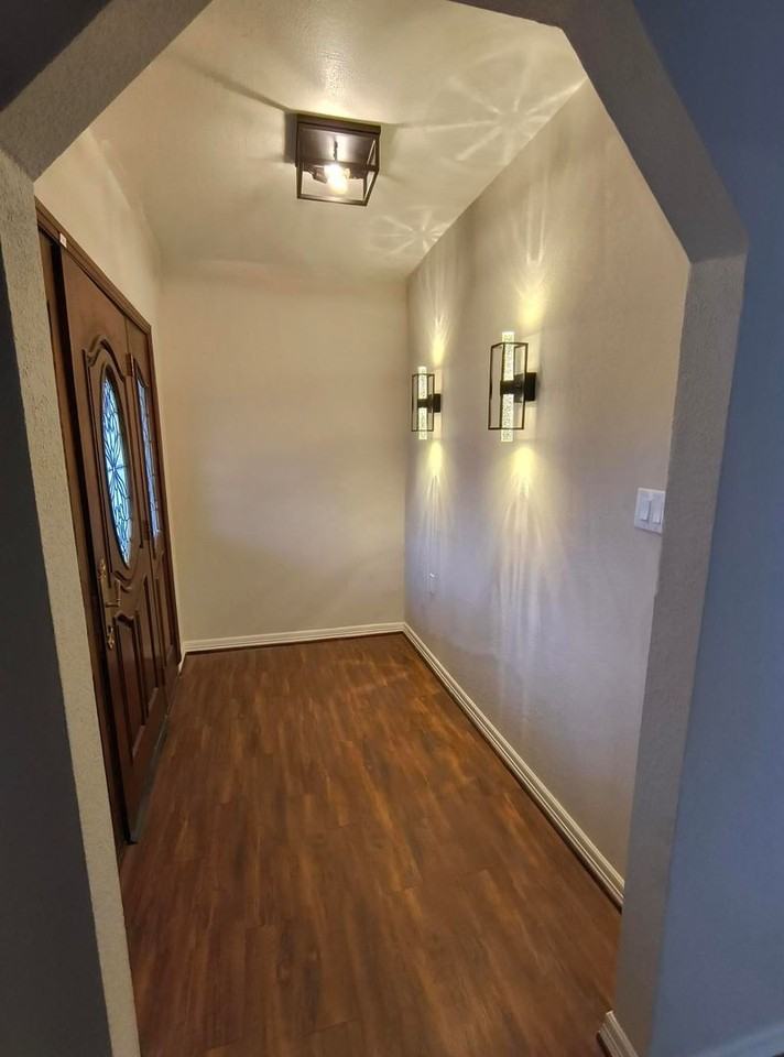 733 E Harris Ave - Photo 3 of 17