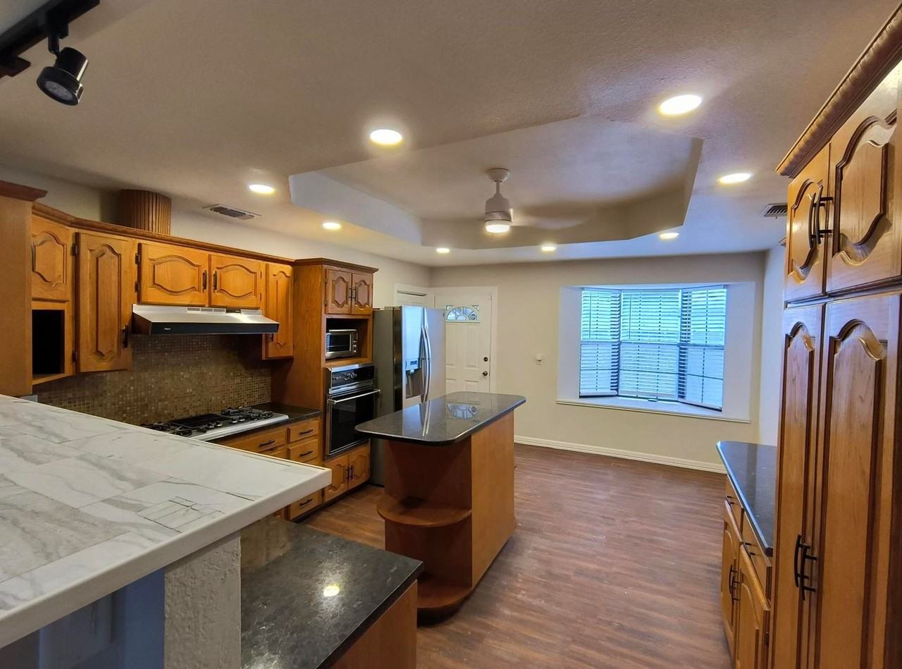 733 E Harris Ave - Photo 4 of 17