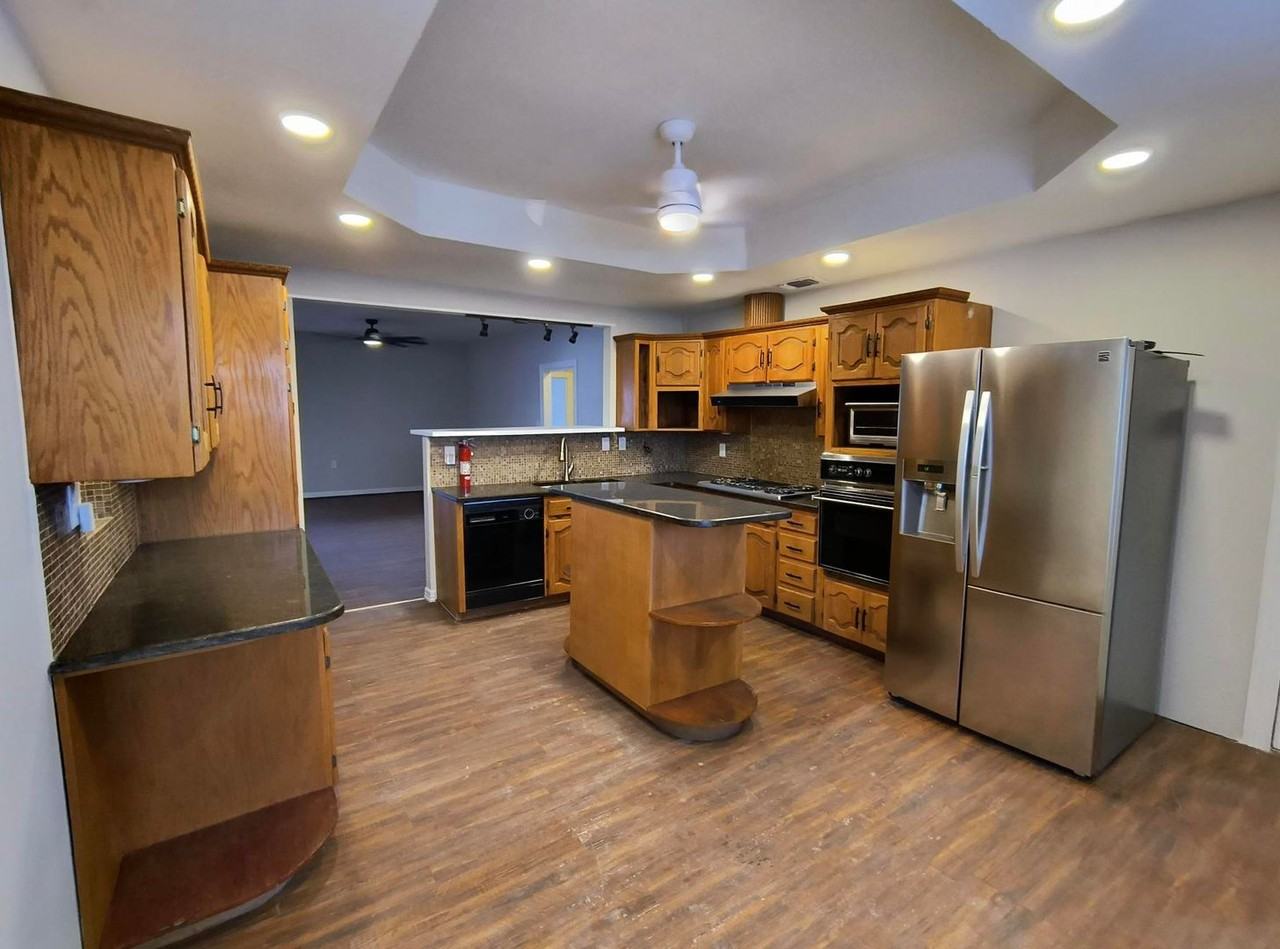 733 E Harris Ave - Photo 5 of 17