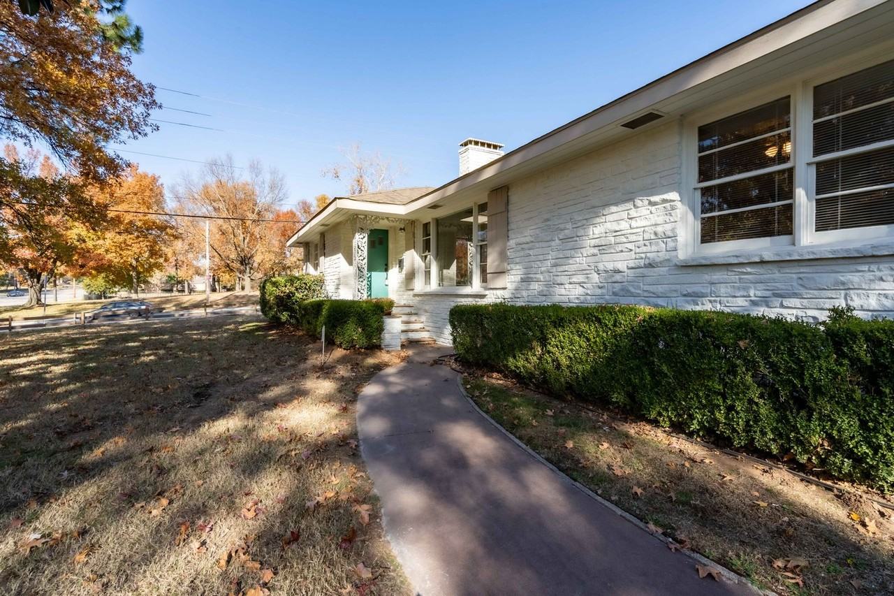 4103 S Lewis Ave - Photo 3 of 23