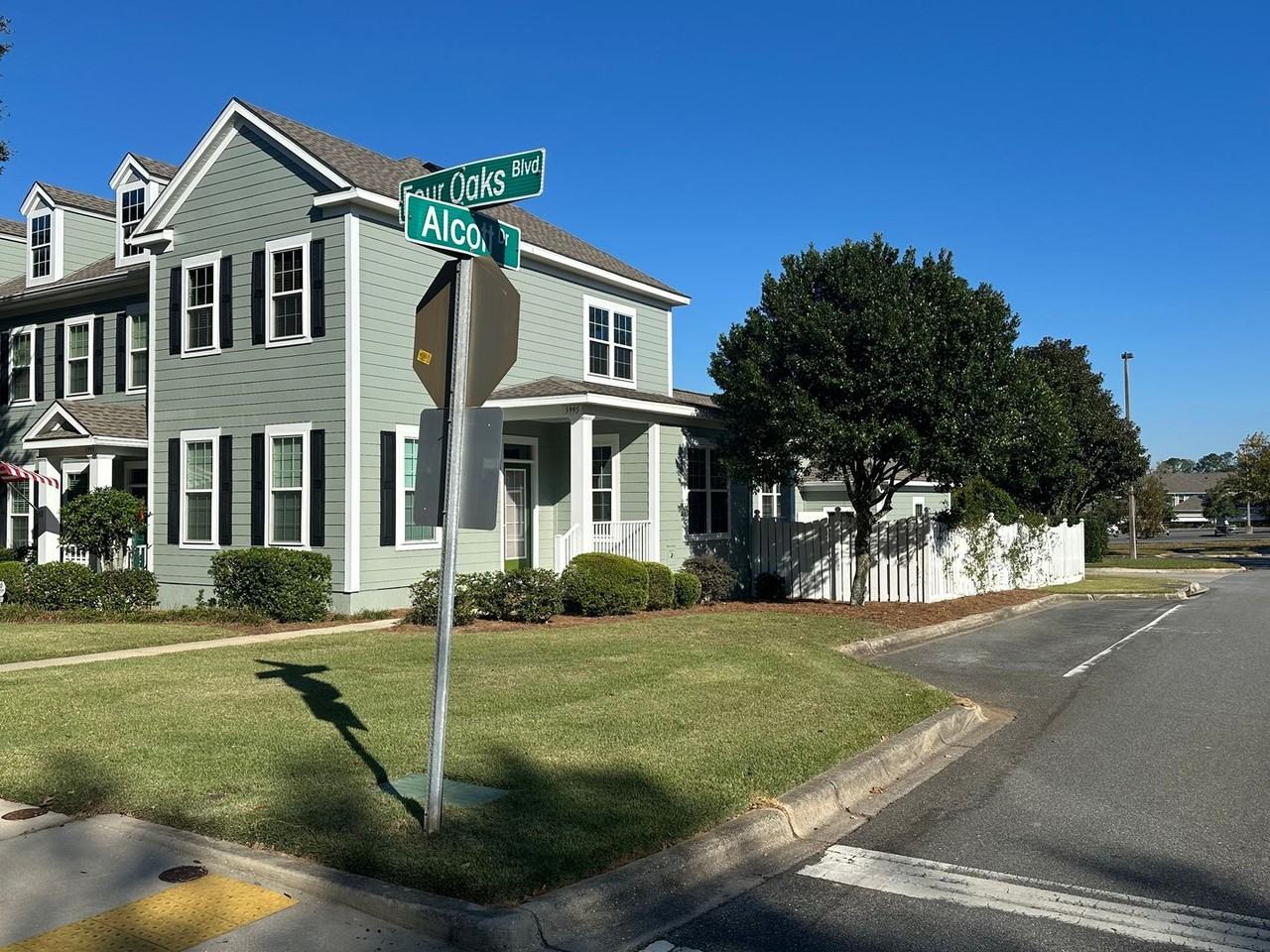 3995 Four Oaks Blvd - Photo 4 of 15