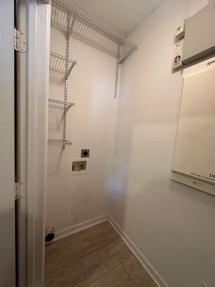 3995 Four Oaks Blvd - Photo 7 of 15