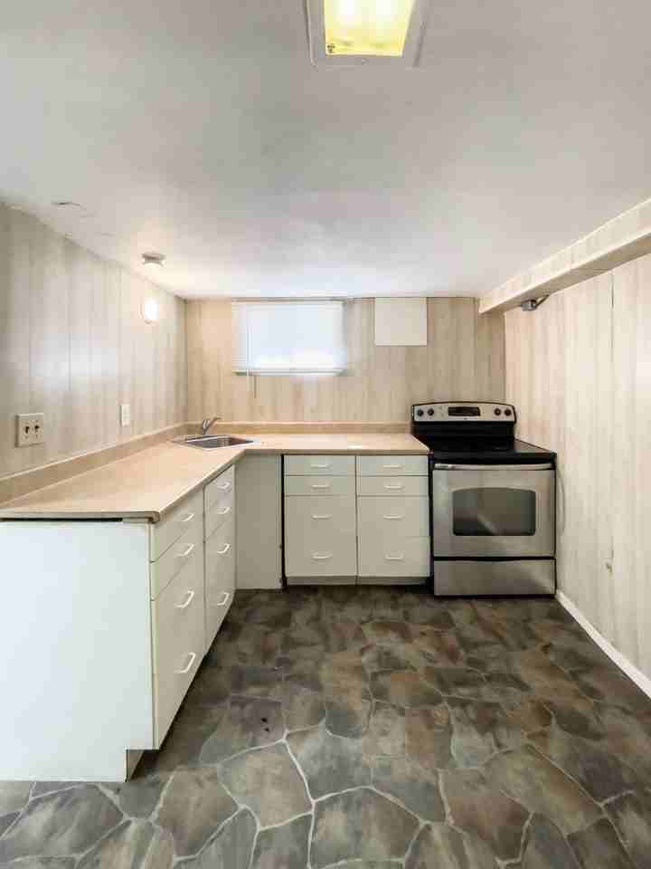 210 S Nichols Ave - Photo 2 of 48