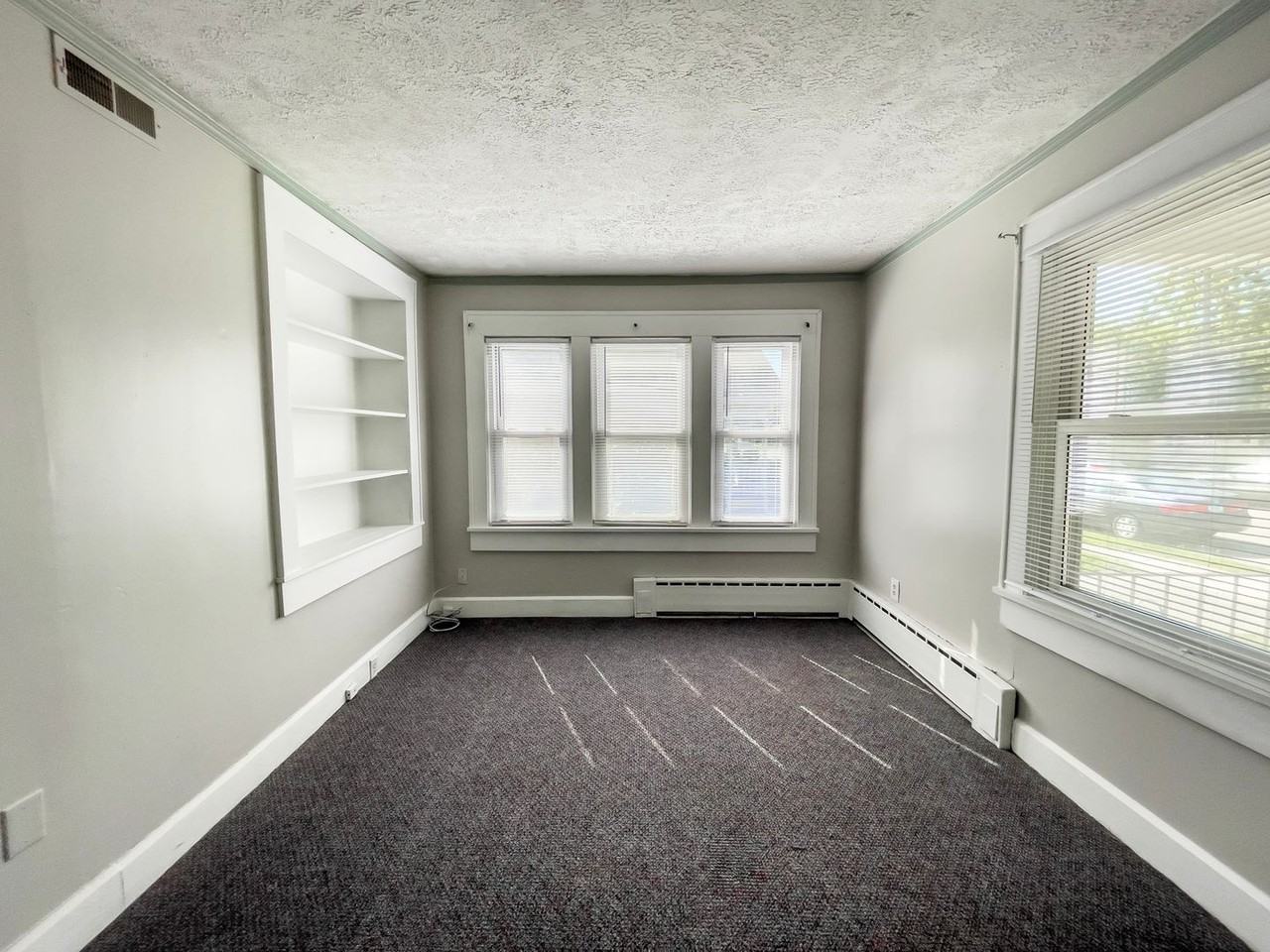 210 S Nichols Ave - Photo 5 of 48