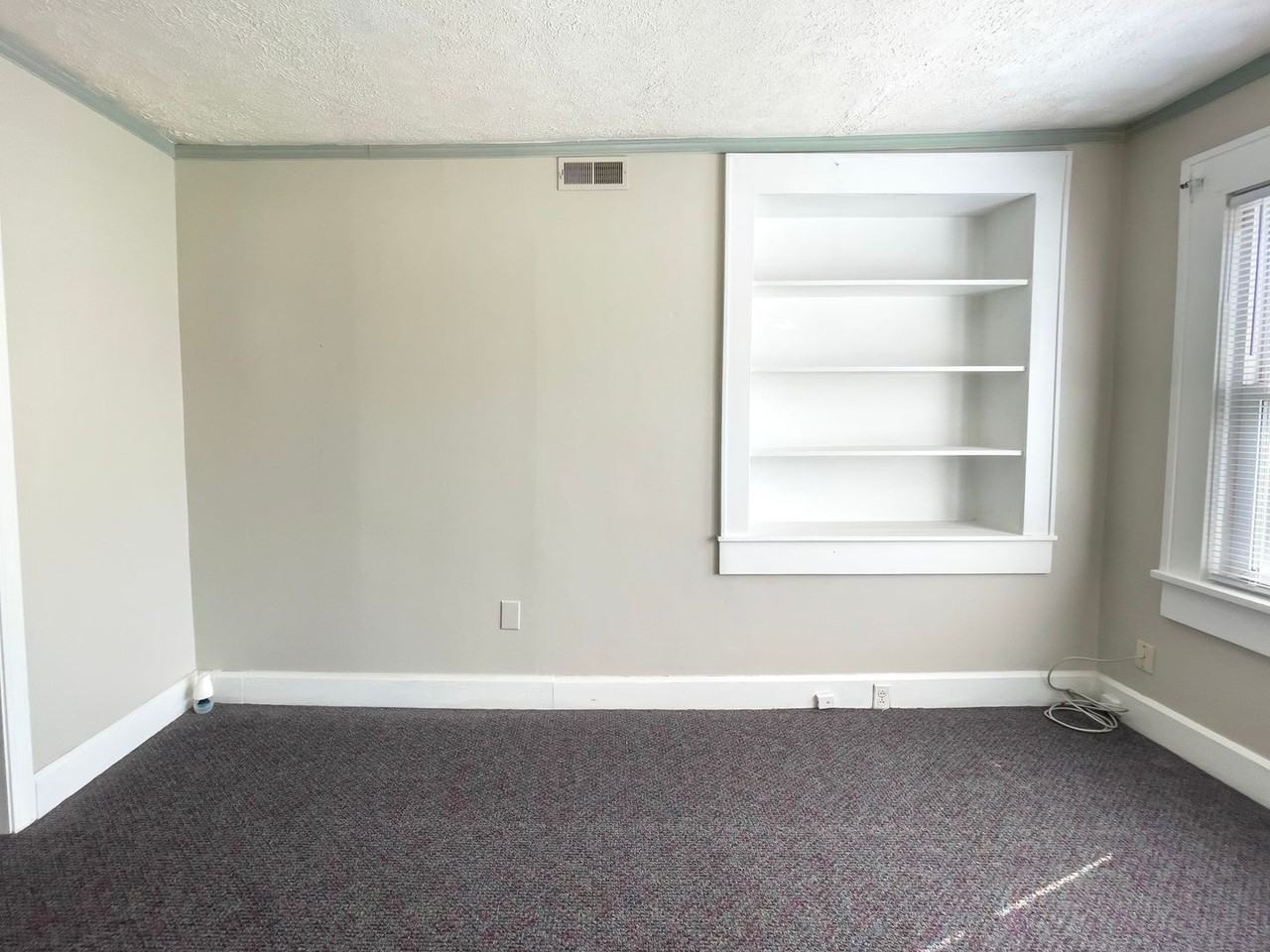 210 S Nichols Ave - Photo 6 of 48