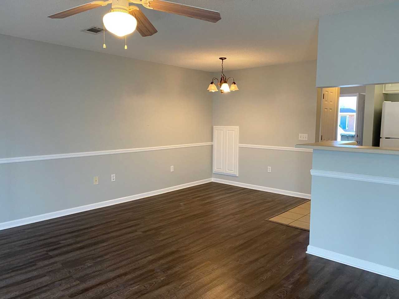 136 N Springview Dr - Photo 3 of 14