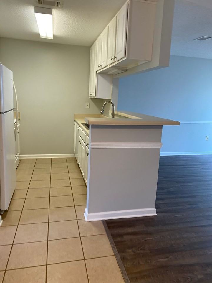 136 N Springview Dr - Photo 5 of 14